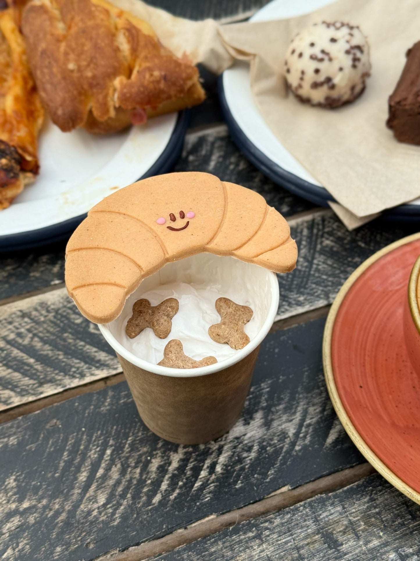 Cheerful Croissant x4