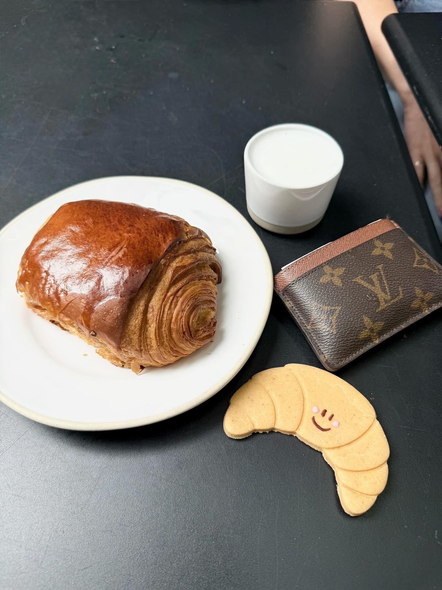 Cheerful Croissant x4